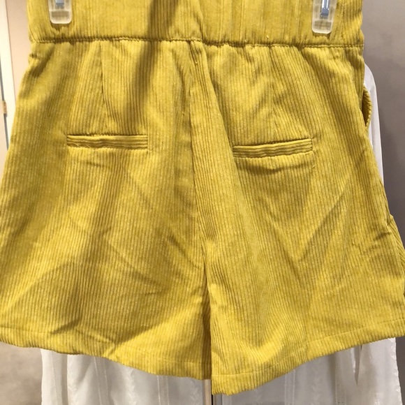 Davi &Dani mustard color corduroy skort. Skirt in front shorts in back. Sz small - Picture 2 of 6